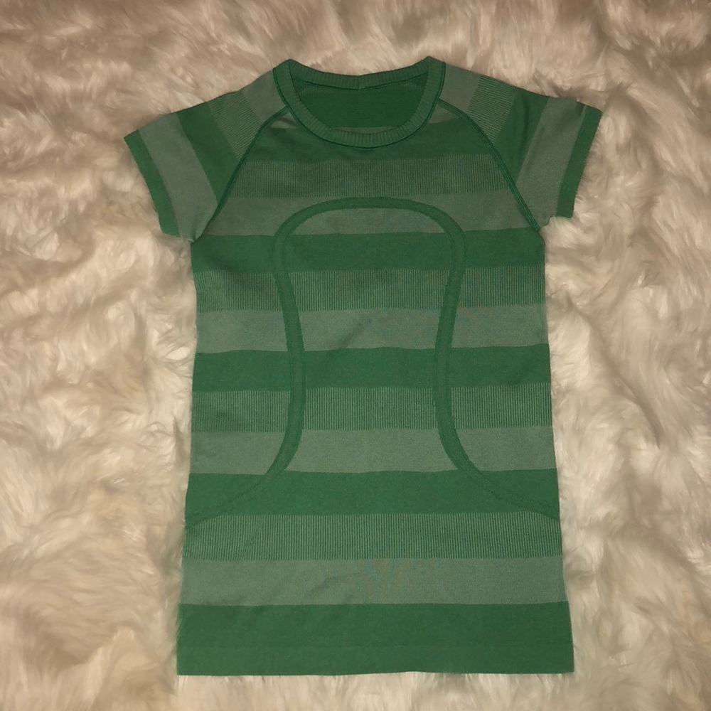 lululemon tshirt